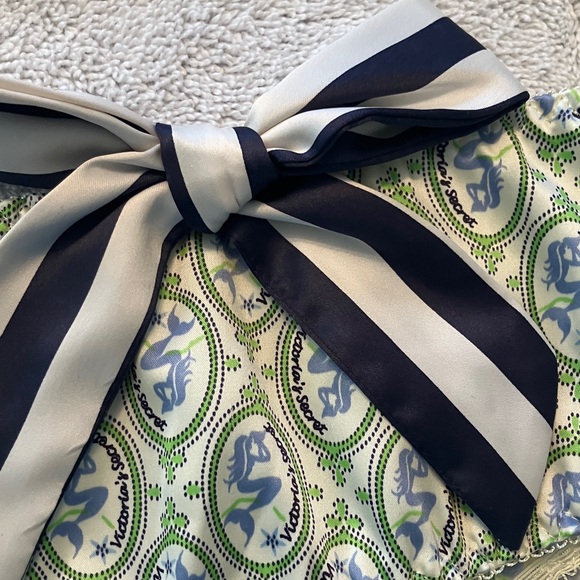Victoria’s Secret “Sexy Little Things” bow detail panties - Picture 2 of 7